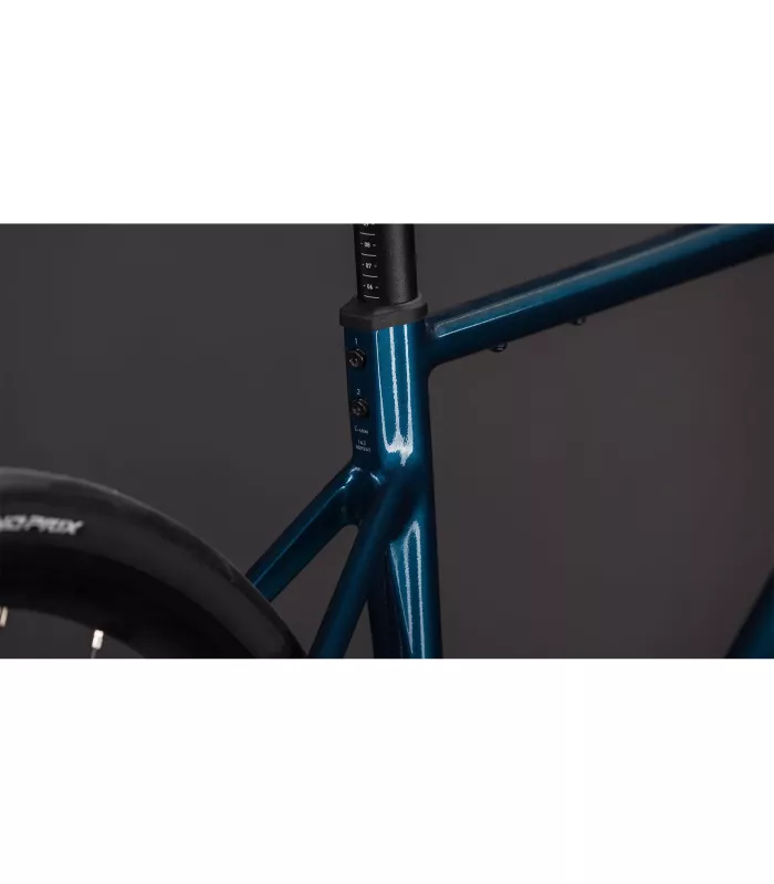 Vélo de route Cube Attain Pro 2026