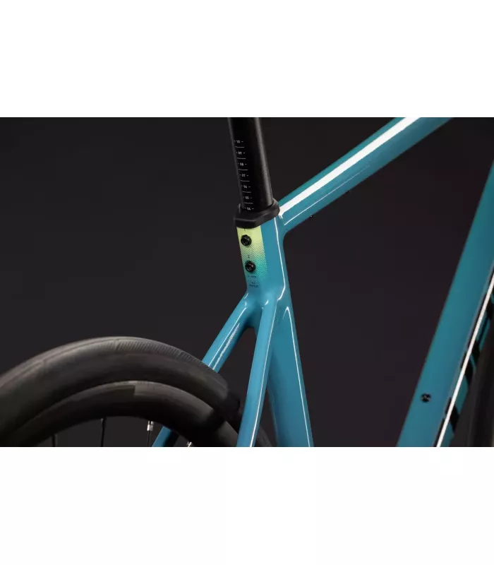 Vélo de route Cube Attain Pro 2027