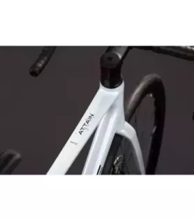 Vélo de route Cube Attain Race 2027