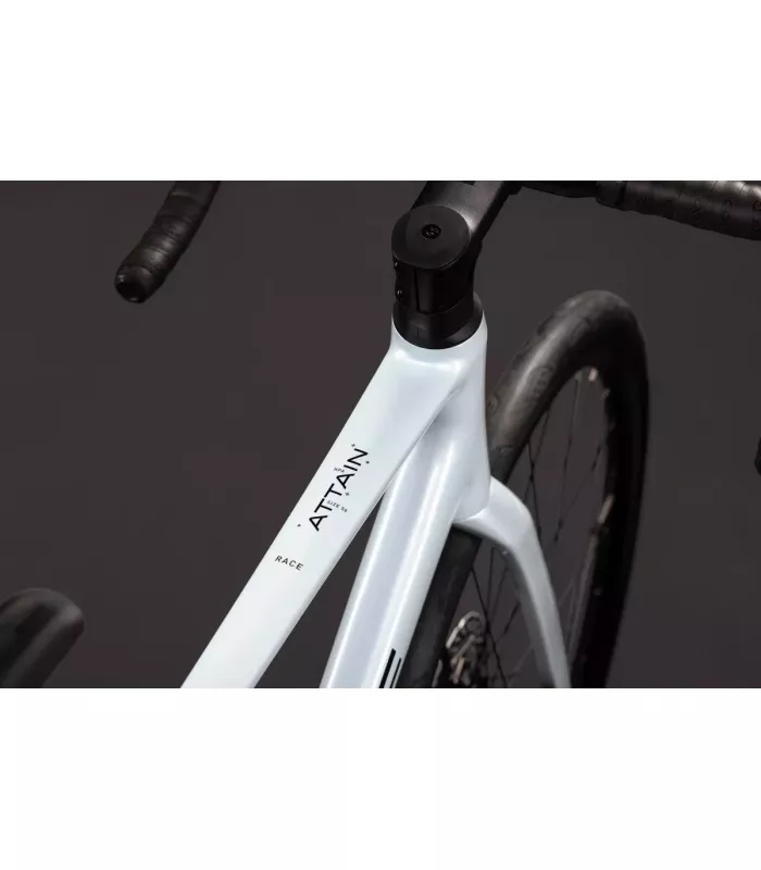Vélo de route Cube Attain Race 2027