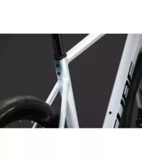 Vélo de route Cube Attain Race 2027