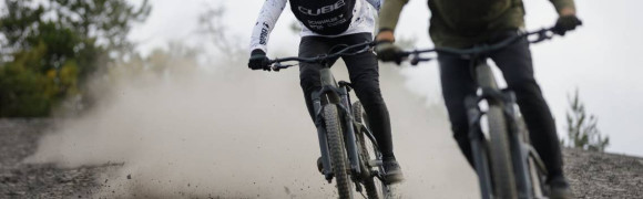 Guide complet de la gamme Cube Stereo Hybrid 2026 : choisir votre e-MTB (ONE22 – ONE44 – ONE77)